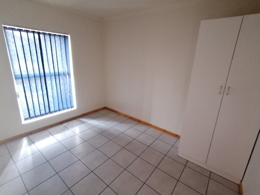 To Let 3 Bedroom Property for Rent in Country Club Western Cape